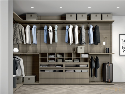 定制衣柜要不要做到頂？中山小欖裝修專家告訴你