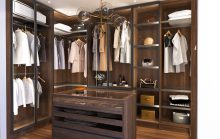 如何充分考慮定制衣柜材質(zhì)對(duì)衣物的保護(hù)？